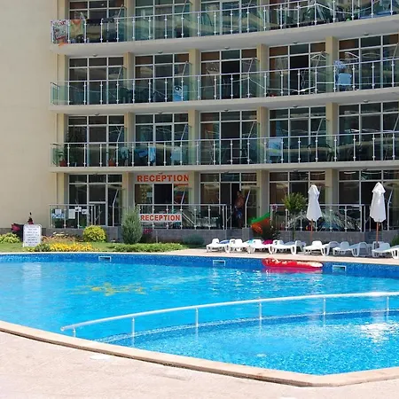 Aparthotel Julia Family 3*