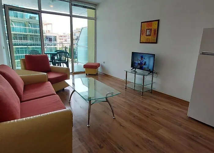 朱莉娅家庭公寓式酒店 3* 阳光海滩