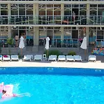 Julia Family Aparthotel 3*